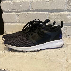 Reebok womens 7.5 Black and Purple Athletic Shoes